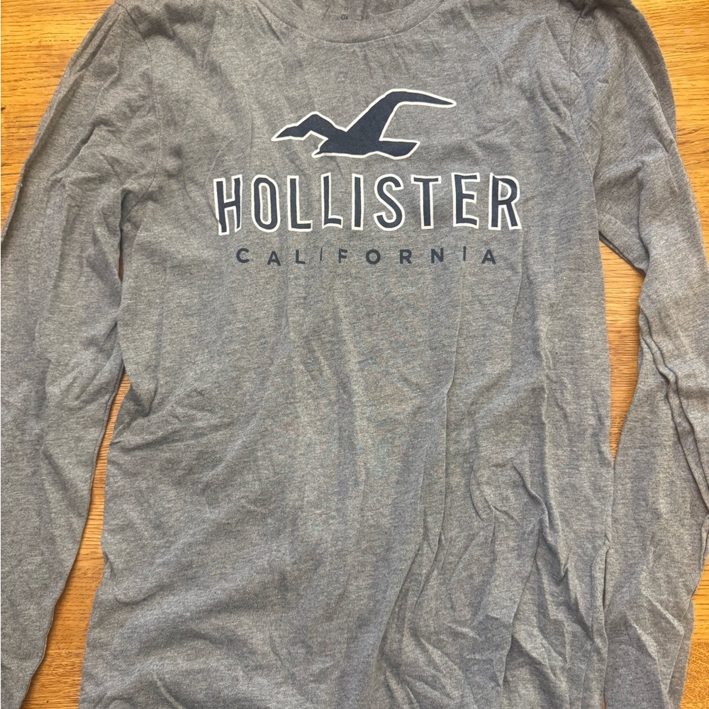 Hollister Heather Gray Longsleve with Navy design